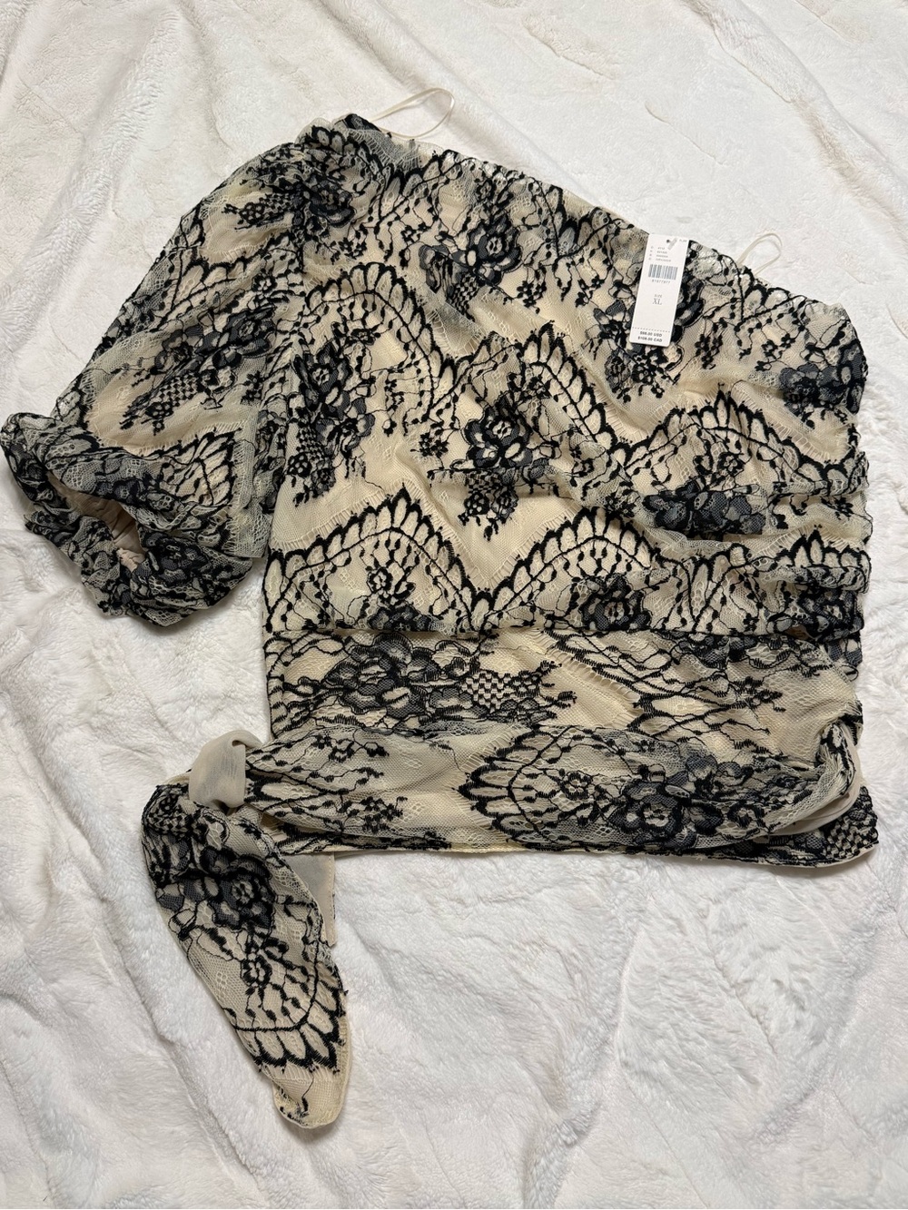Dolan Left Coast lace one-shoulder blouse from Anthropologie. Size US XL.